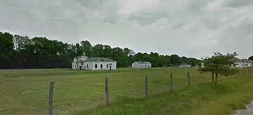 Заброшенные здания Советской армии в деревне Маантеэ,2015 год