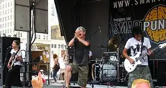 Классический состав группы: Мэттью Леони, Натан Леони, Матео Камарго и Дэн Торелли (ударные)