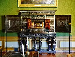 Секретер чёрного дерева. XVII в. Дворец Во-ле-Виконт