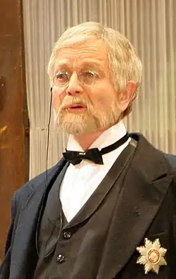 В роли Сорина в спектакле «Чайка»