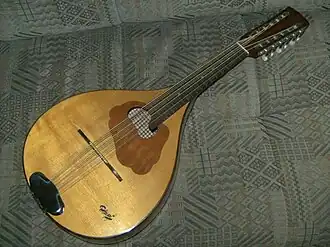 Мандриола с октавной настройкой хоров