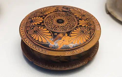 Древнегреческая пиксида с крышкой, художник Мейдиас, 420—400 гг. до н. э.