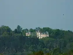 Замок Лезарни