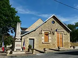 Мэрия и военный мемориал