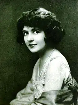 Студийная фотография 1921 года