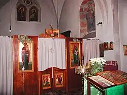 Иконостас и помещение для молитвы.