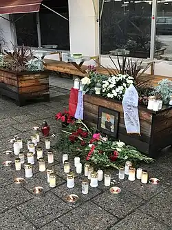 Мемориал Мари Фредрикссон около Baggpipe Studios (бывшая студия EMI, где записывались Roxette) в Стокгольме, Швеция, 14 декабря 2019 года