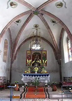 Интерьер кладбищенской церкви