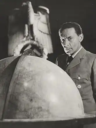 В фильме «Гитлер» (1962)