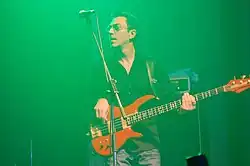 Бас-гитарист группы Gabin Массимо Боттини на одном из выступлений