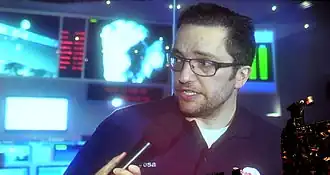 Мэтт Тейлор даёт интервью в Европейском центре управления космическими полётами