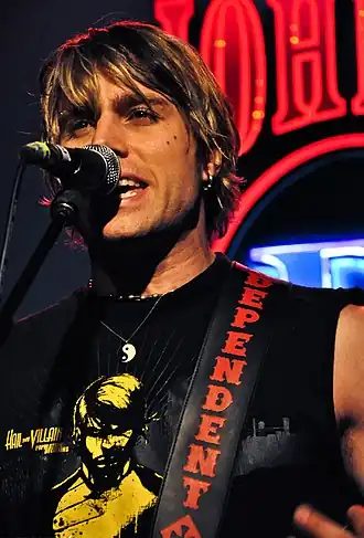 Вокалист Мэтт Уолст, Август 2009