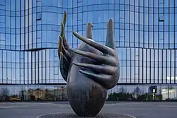 «Птицы». 2023, h = 400 см, бронза, гранит – Проспект Победителей, Минск, Беларусь (дневной общий вид)