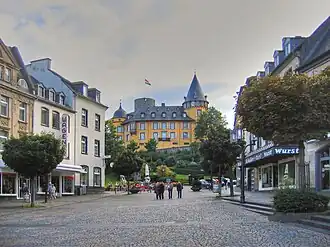 Вид замка со стороны центральной площади старого города