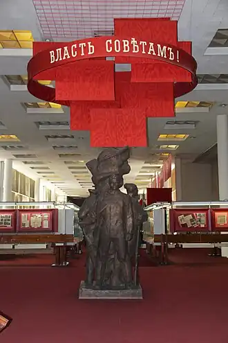 Вид залов музеяСкульптура «Движущие силы Октября», 1970, ск-р О. А. Иконников.