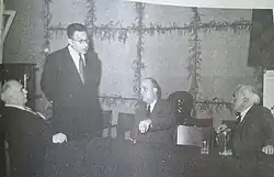 Слева направо: Моше Ремез, Менахем Орен, Давид Грингард и Давид Бен-Гурион1951 год, церемония закрытия 1-го чемпионата Израиля