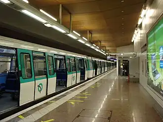 Зал станции