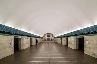 Перронный зал станции «Василеостровская»