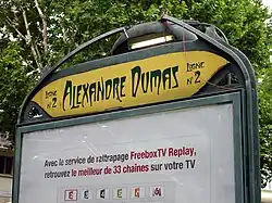 Информационный стенд над лестничным сходом