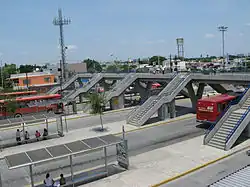 Автобусная станция на станции метро Exposición