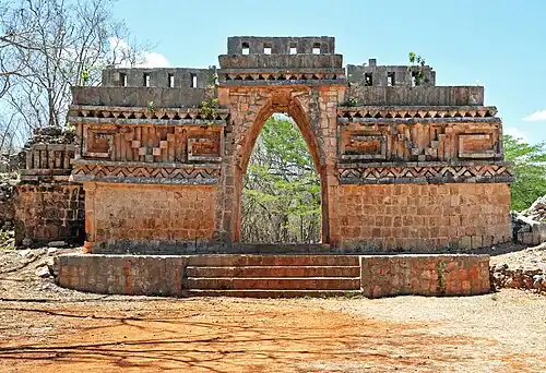 Арка в городище майя Лабна