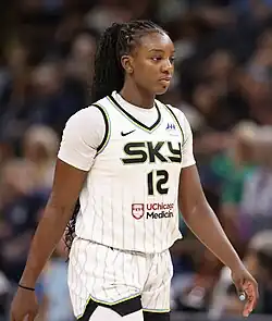 Оньенвере в игре за «Чикаго Скай» против «Миннесота Линкс» (1 сентября 2024 года)