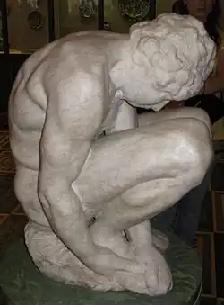 Скульптура «Скорчившийся мальчик». Эрмитаж, Санкт-Петербург