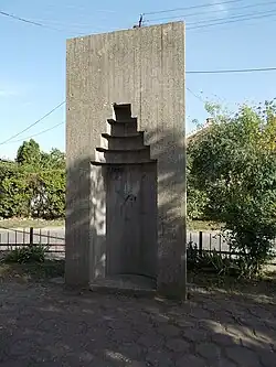 Копия михраба, выполненная из железобетона.