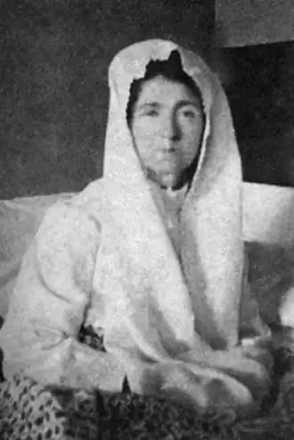 Фотография Михренгиз согласно книге Харуна Ачбы «Жёны султанов: 1839—1924»