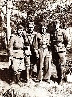 Командир 12-й Славонской дивизии Милан Станивукович (второй справа), начальник штаба дивизии Фране Кофлер (первый слева), политкомиссар дивизии Мирко Булович (второй слева) и заместитель командира дивизии Сава Милянович, 1944 год