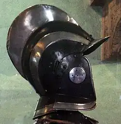 Бургоньет с забралом, минимизировавшимся до козырька