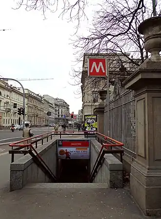 Вход на станцию «Палестро»