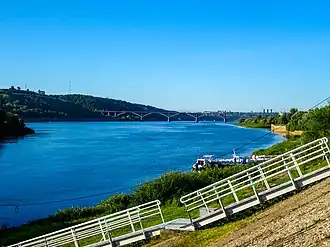 Вид на Молитовский мост с набережной Оки. Июль 2014