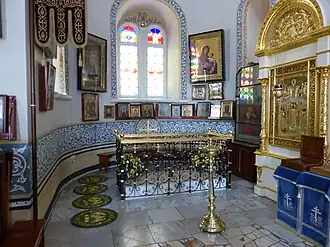 Северная часть собора, в ограде могила архимандрита Антонина (Капустина).