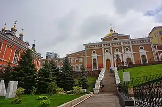 Вид на Иверский храм монастыря. Слева часть Иерусалимского храма