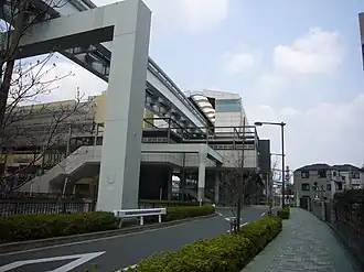Вид на здание станции Tama Toshi Monorail