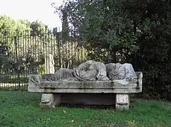 В саду виллы