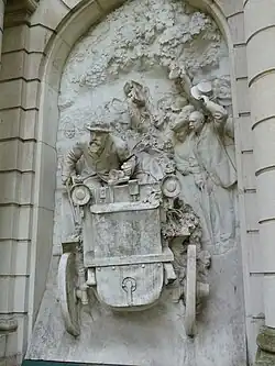 Памятник Эмилю Левассору в Париже