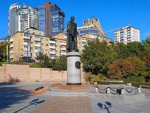 Памятник и могила Муравьёва-Амурского во Владивостоке