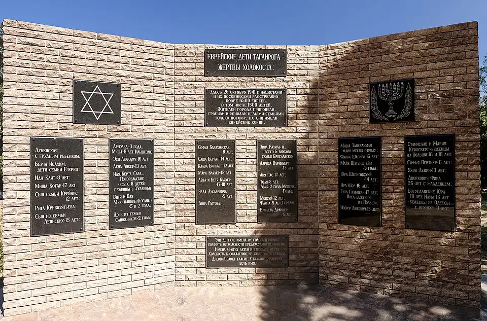 Памятник евреям — жертвам нацистского геноцида. Село Петрушино