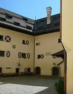 Внутренний двор замка