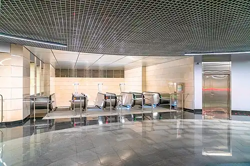 Эскалаторы подземного вестибюля