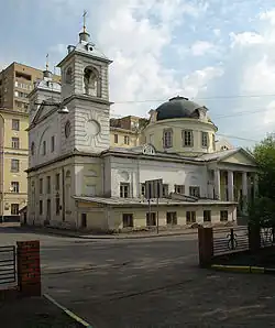 Большой Власьевский переулок, 2/2. Храм Успения Пресвятой Богородицы на Могильцах на углу Большого Власьевского (слева) и Большого Могильцевского