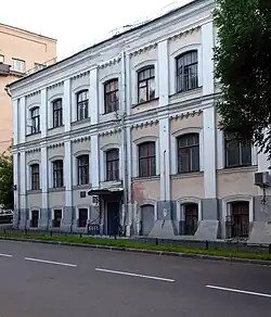 Дом № 2, к. 8. Здание бывшей Ермаковской богадельни