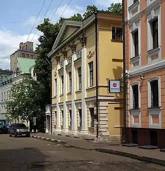 Лялин переулок (№ 3) между Покровкой и Лялиной площадью