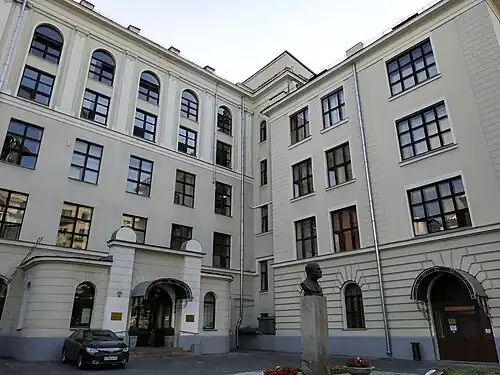 Бывшее здание училище