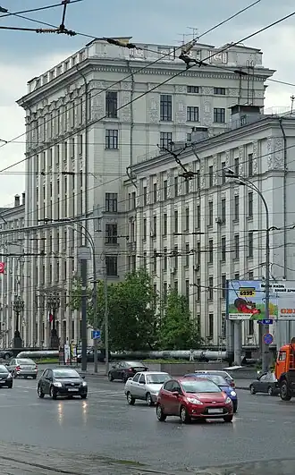 Шоссе Энтузиастов, д. 42. Здесь в 1955-2005 располагался НИИ Прикладной механики им. академика В. Кузнецова. В настоящее время Центральное таможенное управление ФТС.