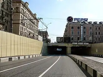 Северо-восточный портал под бывшей гостиницей «София»