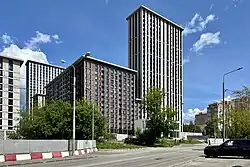 Вид через Винницкую улицу на ЖК «Настоящее» (дом 8)