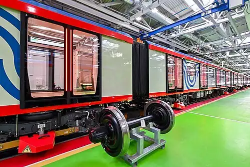 Борты промежуточных вагонов и колёсная пара